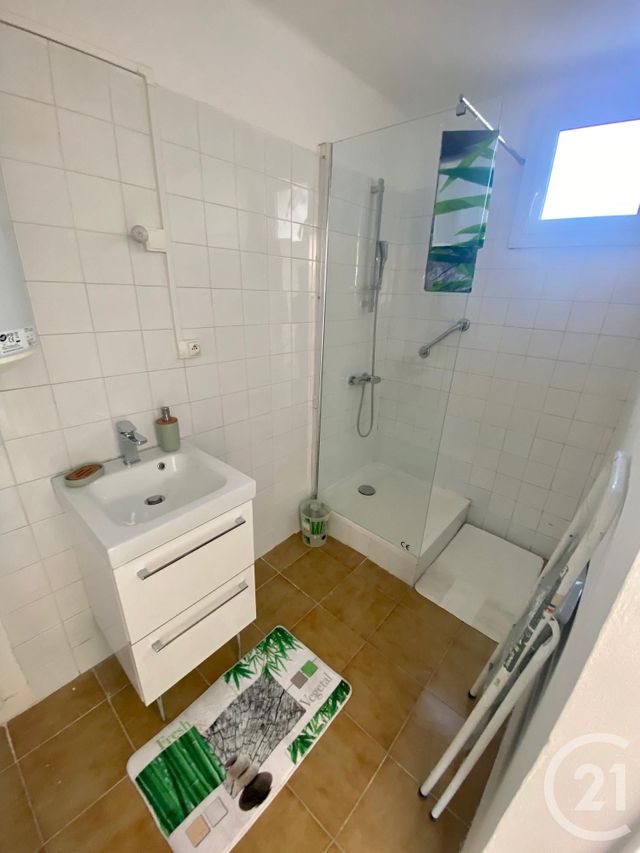 Afficher la photo en grand Appartement F2 à vendre - 2 pièces - 34.1 m2 - MARSEILLE - 13013 - PROVENCE-ALPES-COTE-D-AZUR - Century 21 Longchamp Immobilier