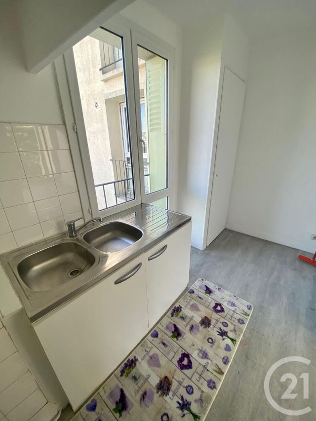 Afficher la photo en grand Appartement F2 à vendre - 2 pièces - 34.1 m2 - MARSEILLE - 13013 - PROVENCE-ALPES-COTE-D-AZUR - Century 21 Longchamp Immobilier