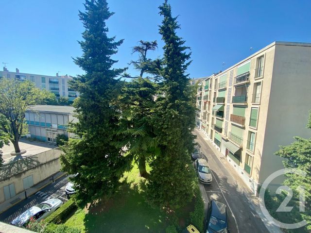 Afficher la photo en grand Appartement F2 à vendre - 2 pièces - 34.1 m2 - MARSEILLE - 13013 - PROVENCE-ALPES-COTE-D-AZUR - Century 21 Longchamp Immobilier