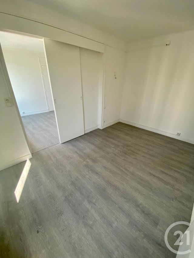 Afficher la photo en grand Appartement F2 à vendre - 2 pièces - 34.1 m2 - MARSEILLE - 13013 - PROVENCE-ALPES-COTE-D-AZUR - Century 21 Longchamp Immobilier