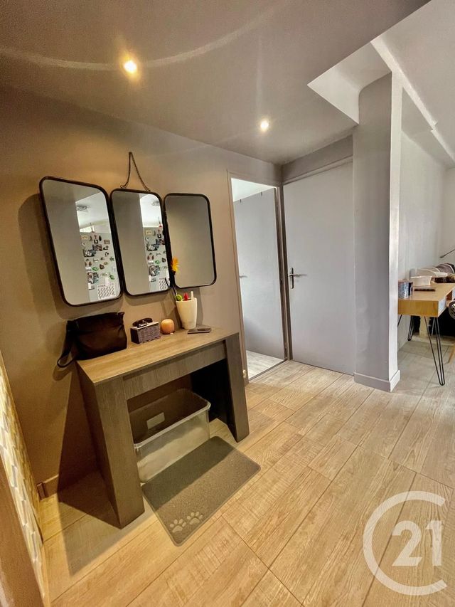 Afficher la photo en grand Appartement T3 à vendre - 3 pièces - 54.55 m2 - MARSEILLE - 13004 - PROVENCE-ALPES-COTE-D-AZUR - Century 21 Longchamp Immobilier