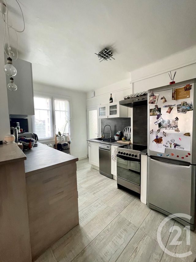 Afficher la photo en grand Appartement T3 à vendre - 3 pièces - 54.55 m2 - MARSEILLE - 13004 - PROVENCE-ALPES-COTE-D-AZUR - Century 21 Longchamp Immobilier