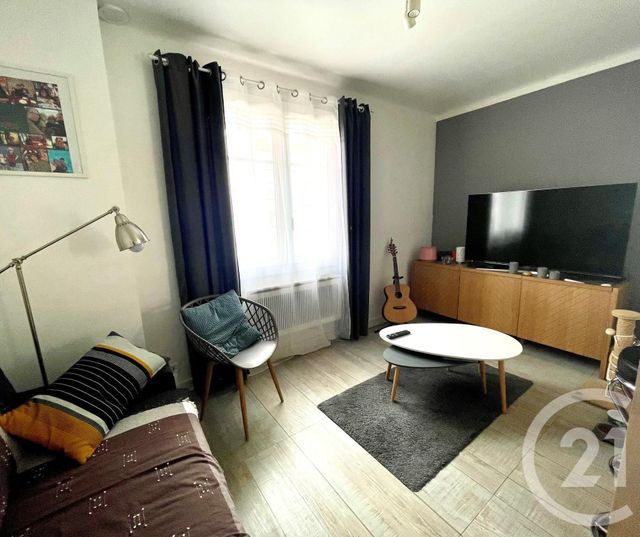 Afficher la photo en grand Appartement T3 à vendre - 3 pièces - 54.55 m2 - MARSEILLE - 13004 - PROVENCE-ALPES-COTE-D-AZUR - Century 21 Longchamp Immobilier