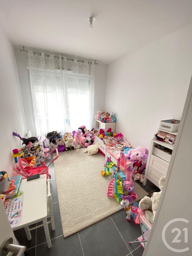 Afficher la photo en grand Appartement T3 à vendre - 3 pièces - 61.13 m2 - MARSEILLE - 13005 - PROVENCE-ALPES-COTE-D-AZUR - Century 21 Longchamp Immobilier
