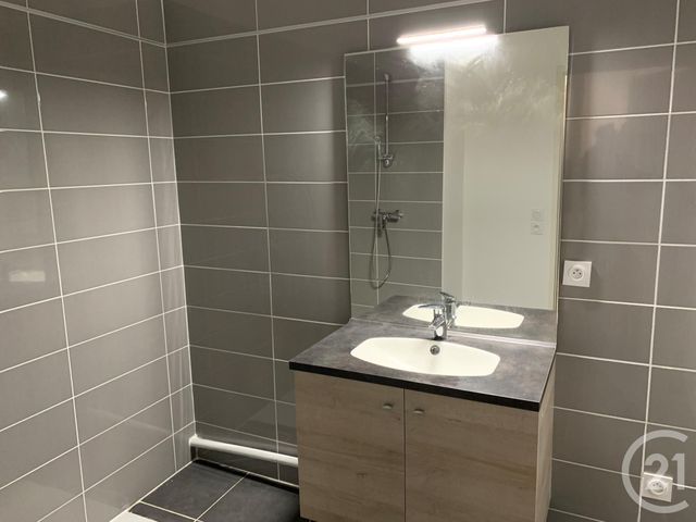 Afficher la photo en grand Appartement T3 à vendre - 3 pièces - 61.13 m2 - MARSEILLE - 13005 - PROVENCE-ALPES-COTE-D-AZUR - Century 21 Longchamp Immobilier