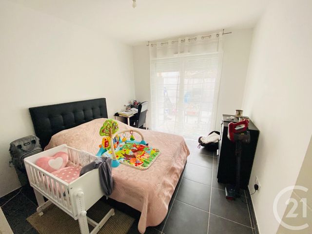Afficher la photo en grand Appartement T3 à vendre - 3 pièces - 61.13 m2 - MARSEILLE - 13005 - PROVENCE-ALPES-COTE-D-AZUR - Century 21 Longchamp Immobilier