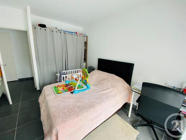Afficher la photo en grand Appartement T3 à vendre - 3 pièces - 61.13 m2 - MARSEILLE - 13005 - PROVENCE-ALPES-COTE-D-AZUR - Century 21 Longchamp Immobilier