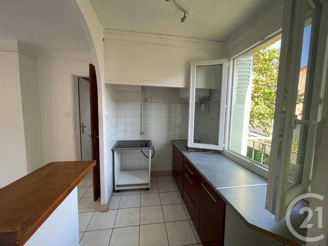 Appartement T3 à vendre - 3 pièces - 46.87 m2 - MARSEILLE - 13013 - PROVENCE-ALPES-COTE-D-AZUR - Century 21 Longchamp Immobilier Appartement T3 à vendre - 3 pièces - 46.87 m2 - MARSEILLE - 13013 - PROVENCE-ALPES-COTE-D-AZUR - Century 21 Longchamp Immobilier