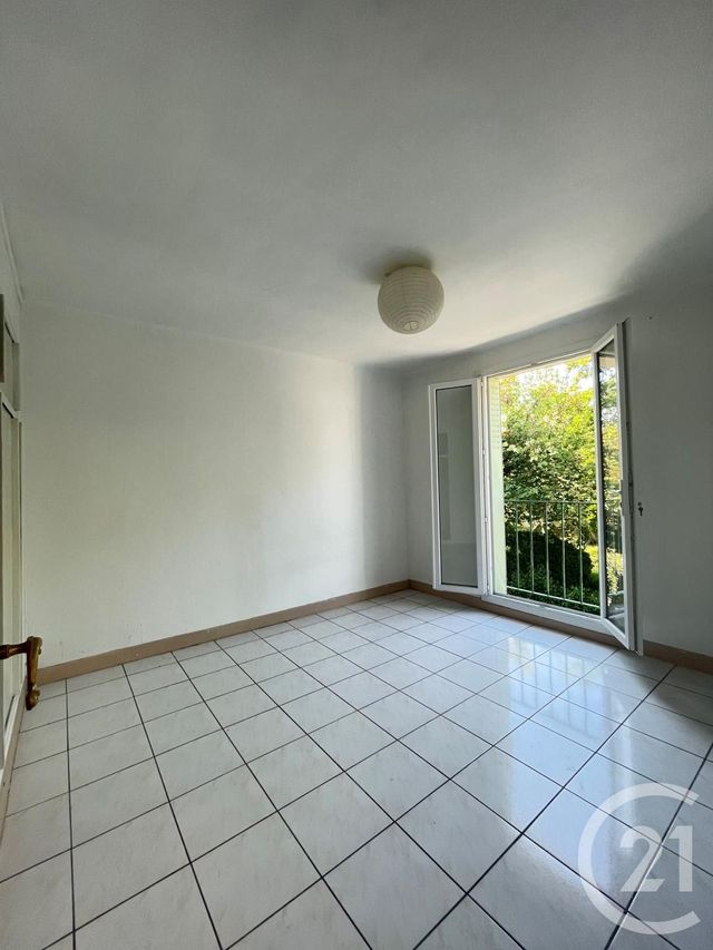 Appartement T3 à vendre - 3 pièces - 46.87 m2 - MARSEILLE - 13013 - PROVENCE-ALPES-COTE-D-AZUR - Century 21 Longchamp Immobilier Appartement T3 à vendre - 3 pièces - 46.87 m2 - MARSEILLE - 13013 - PROVENCE-ALPES-COTE-D-AZUR - Century 21 Longchamp Immobilier