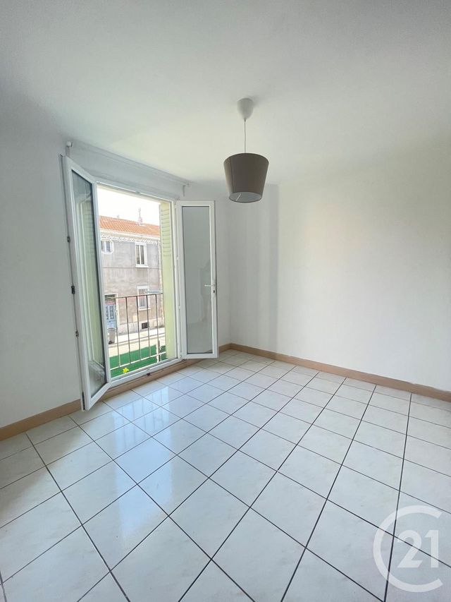 Appartement T3 à vendre - 3 pièces - 46.87 m2 - MARSEILLE - 13013 - PROVENCE-ALPES-COTE-D-AZUR - Century 21 Longchamp Immobilier Appartement T3 à vendre - 3 pièces - 46.87 m2 - MARSEILLE - 13013 - PROVENCE-ALPES-COTE-D-AZUR - Century 21 Longchamp Immobilier
