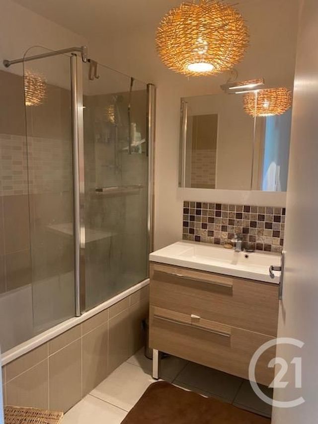 Appartement T2 à louer - 2 pièces - 37.99 m2 - MARSEILLE - 13004 - PROVENCE-ALPES-COTE-D-AZUR - Century 21 Longchamp Immobilier Appartement T2 à louer - 2 pièces - 37.99 m2 - MARSEILLE - 13004 - PROVENCE-ALPES-COTE-D-AZUR - Century 21 Longchamp Immobilier