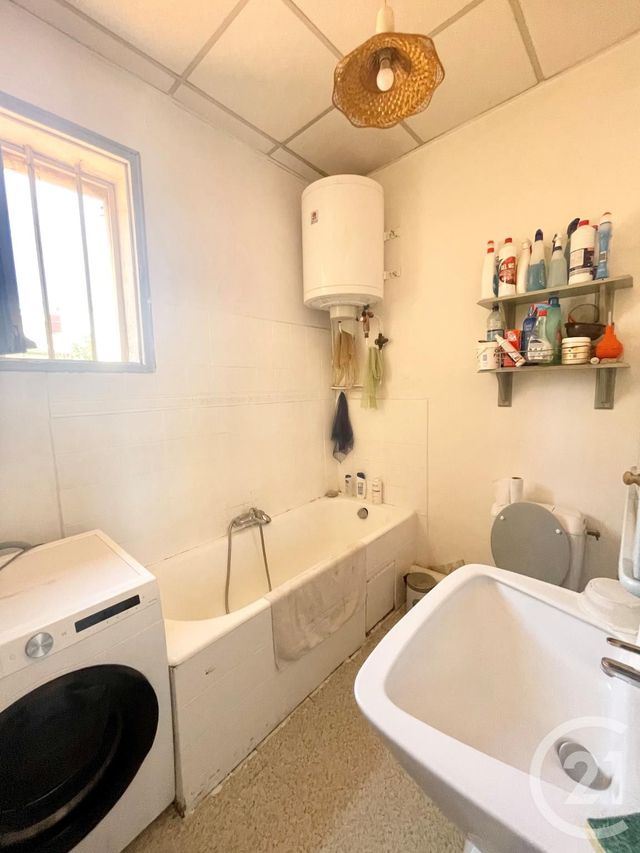 Afficher la photo en grand Appartement T2 à vendre - 3 pièces - 50.0 m2 - MARSEILLE - 13004 - PROVENCE-ALPES-COTE-D-AZUR - Century 21 Longchamp Immobilier