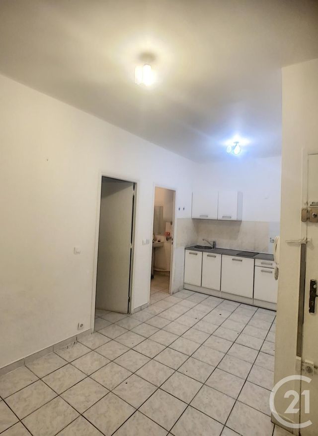 Afficher la photo en grand Appartement T2 à louer - 2 pièces - 26.7 m2 - MARSEILLE - 13003 - PROVENCE-ALPES-COTE-D-AZUR - Century 21 Longchamp Immobilier