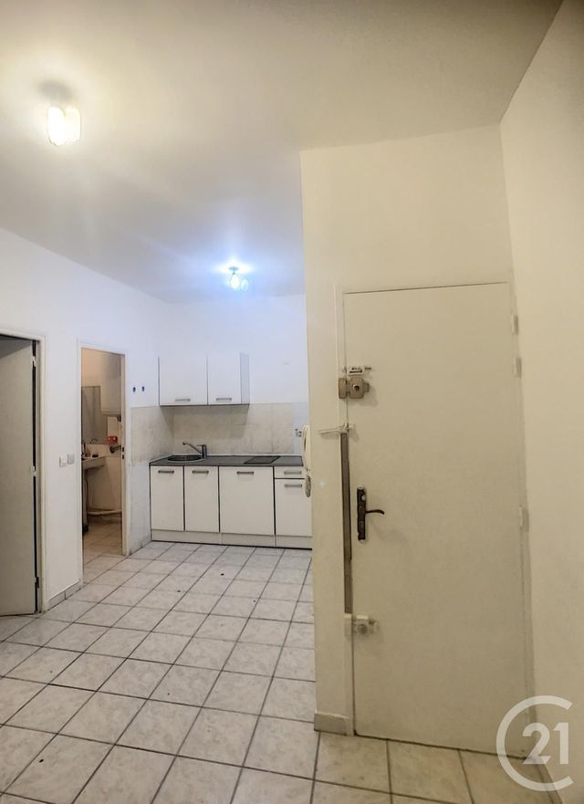 Afficher la photo en grand Appartement T2 à louer - 2 pièces - 26.7 m2 - MARSEILLE - 13003 - PROVENCE-ALPES-COTE-D-AZUR - Century 21 Longchamp Immobilier
