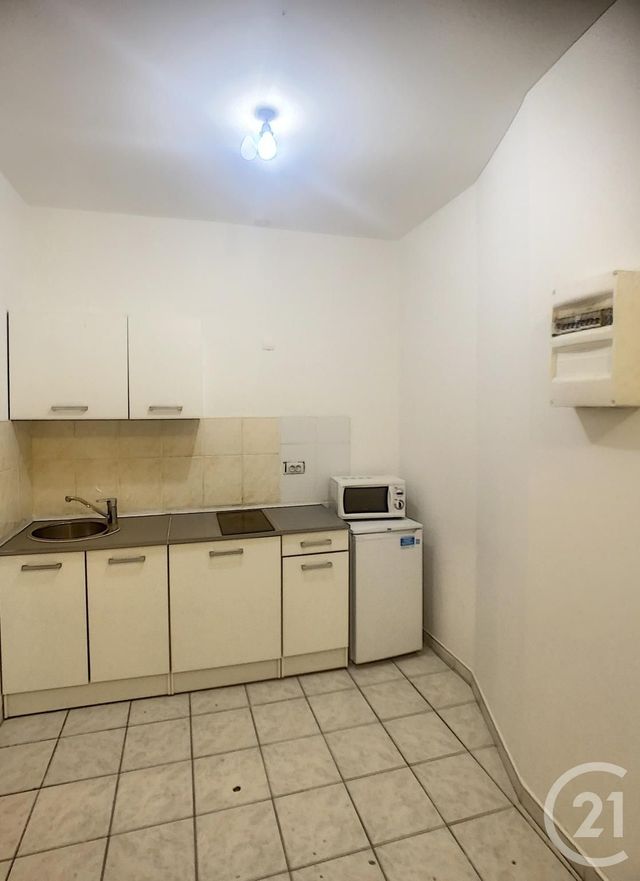 Afficher la photo en grand Appartement T2 à louer - 2 pièces - 26.7 m2 - MARSEILLE - 13003 - PROVENCE-ALPES-COTE-D-AZUR - Century 21 Longchamp Immobilier