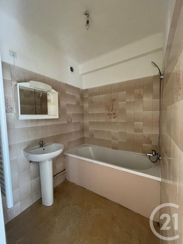 Afficher la photo en grand Appartement T4 à vendre - 4 pièces - 63.82 m2 - MARSEILLE - 13004 - PROVENCE-ALPES-COTE-D-AZUR - Century 21 Longchamp Immobilier