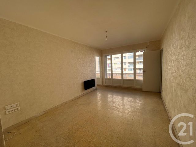 Afficher la photo en grand Appartement T4 à vendre - 4 pièces - 63.82 m2 - MARSEILLE - 13004 - PROVENCE-ALPES-COTE-D-AZUR - Century 21 Longchamp Immobilier