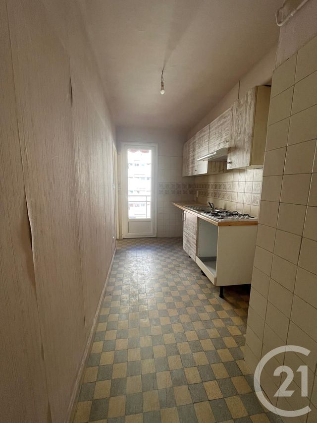 Afficher la photo en grand Appartement T4 à vendre - 4 pièces - 63.82 m2 - MARSEILLE - 13004 - PROVENCE-ALPES-COTE-D-AZUR - Century 21 Longchamp Immobilier