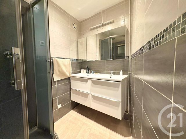 Afficher la photo en grand Appartement T3 à vendre - 3 pièces - 54.4 m2 - MARSEILLE - 13001 - PROVENCE-ALPES-COTE-D-AZUR - Century 21 Longchamp Immobilier