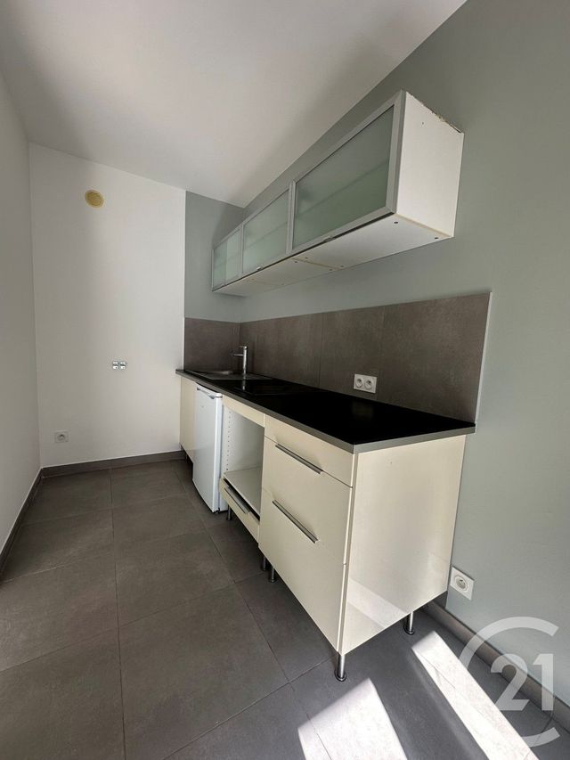 Afficher la photo en grand Appartement F1 à louer - 1 pièce - 29.54 m2 - MARSEILLE - 13005 - PROVENCE-ALPES-COTE-D-AZUR - Century 21 Longchamp Immobilier