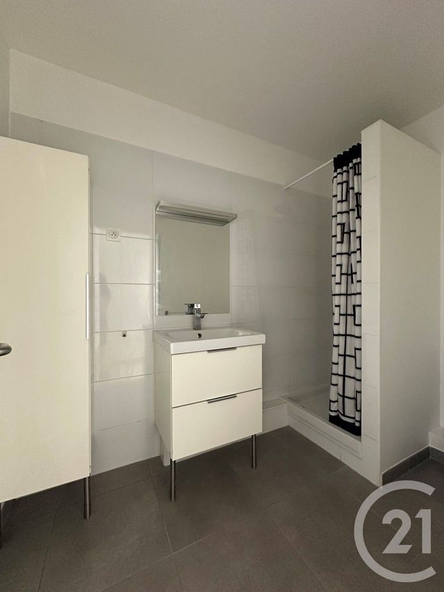 Afficher la photo en grand Appartement F1 à louer - 1 pièce - 29.54 m2 - MARSEILLE - 13005 - PROVENCE-ALPES-COTE-D-AZUR - Century 21 Longchamp Immobilier