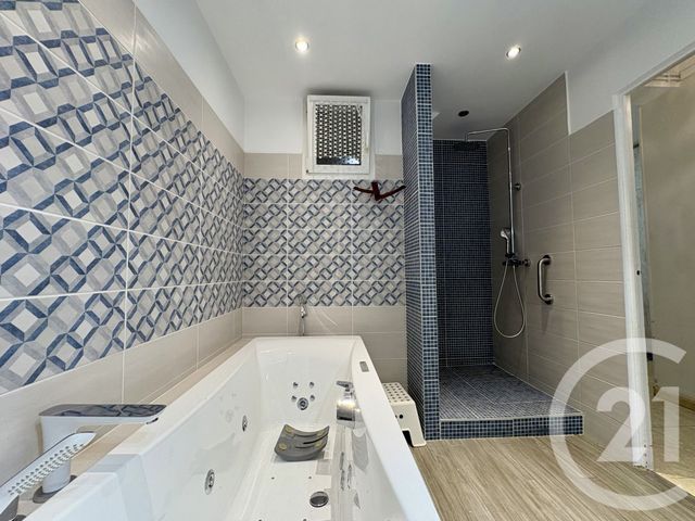 Appartement T4 à vendre - 4 pièces - 117.05 m2 - MARSEILLE - 13005 - PROVENCE-ALPES-COTE-D-AZUR - Century 21 Longchamp Immobilier