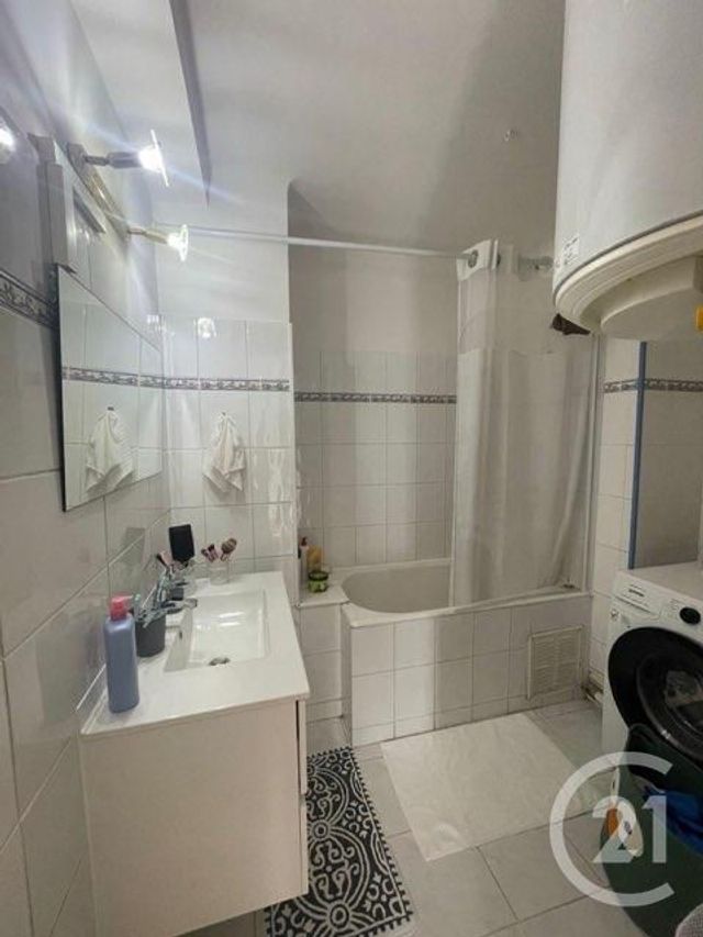 Appartement Chambre à louer - 1 pièce - 11.0 m2 - MARSEILLE - 13004 - PROVENCE-ALPES-COTE-D-AZUR - Century 21 Longchamp Immobilier