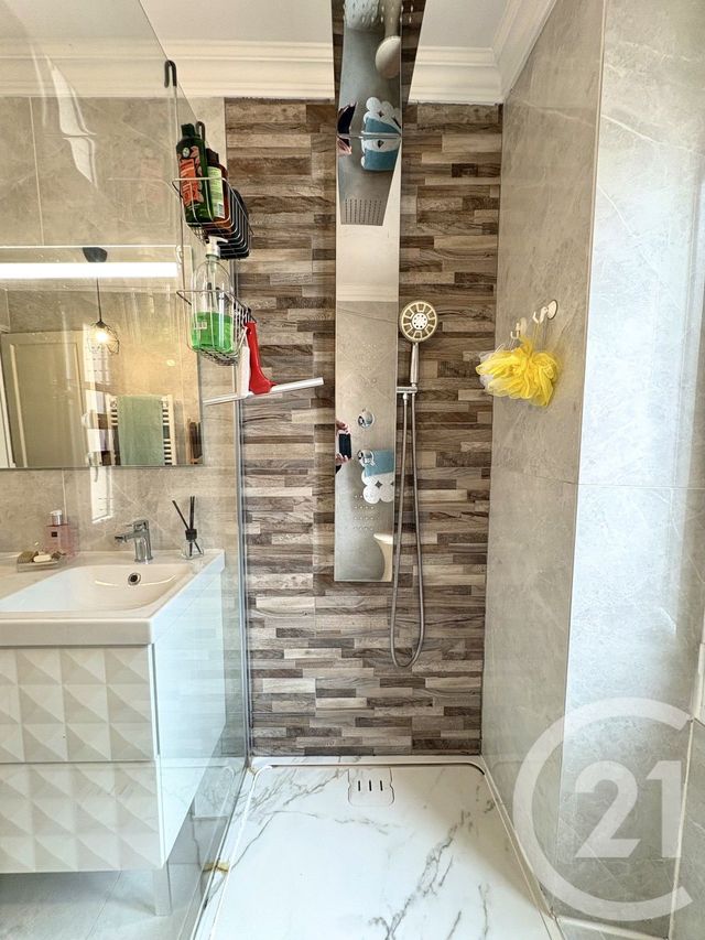 Appartement T3 à vendre - 3 pièces - 69.5 m2 - MARSEILLE - 13004 - PROVENCE-ALPES-COTE-D-AZUR - Century 21 Longchamp Immobilier