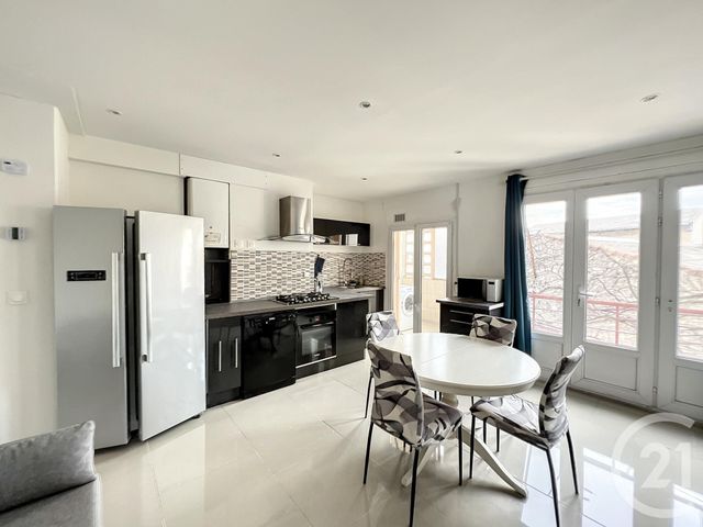 Appartement T4 à louer - 4 pièces - 70.3 m2 - MARSEILLE - 13002 - PROVENCE-ALPES-COTE-D-AZUR - Century 21 Longchamp Immobilier