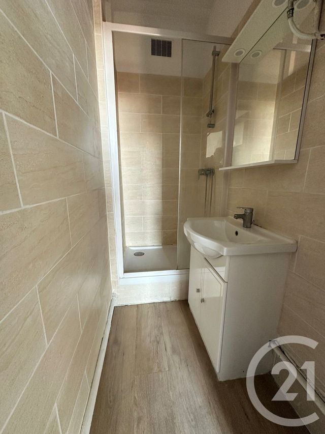 Appartement T2 à vendre - 2 pièces - 34.14 m2 - MARSEILLE - 13005 - PROVENCE-ALPES-COTE-D-AZUR - Century 21 Longchamp Immobilier