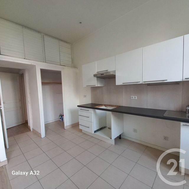 Appartement F4 à louer - 4 pièces - 120.0 m2 - MARSEILLE - 13006 - PROVENCE-ALPES-COTE-D-AZUR - Century 21 Longchamp Immobilier