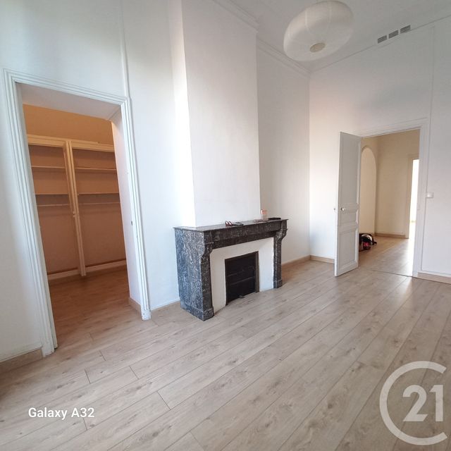 Appartement F4 à louer - 4 pièces - 120.0 m2 - MARSEILLE - 13006 - PROVENCE-ALPES-COTE-D-AZUR - Century 21 Longchamp Immobilier