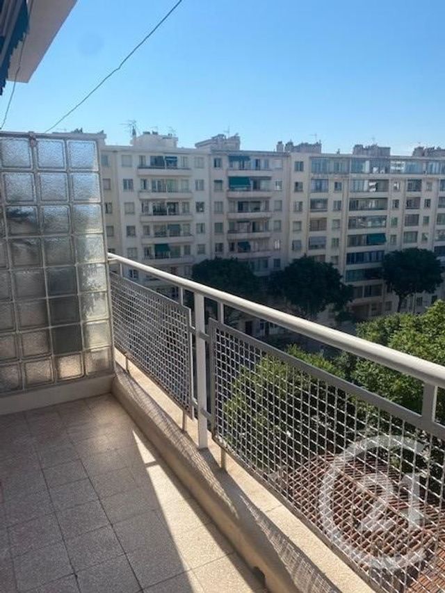 Appartement F3 à louer - 3 pièces - 66.06 m2 - MARSEILLE - 13004 - PROVENCE-ALPES-COTE-D-AZUR - Century 21 Longchamp Immobilier