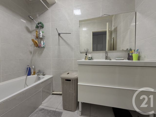 Appartement T4 à vendre - 4 pièces - 82.0 m2 - MARSEILLE - 13014 - PROVENCE-ALPES-COTE-D-AZUR - Century 21 Longchamp Immobilier