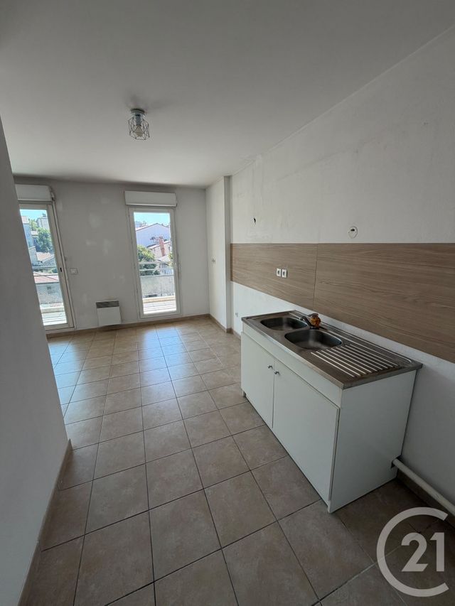 Appartement T3 à vendre - 3 pièces - 65.44 m2 - MARSEILLE - 13004 - PROVENCE-ALPES-COTE-D-AZUR - Century 21 Longchamp Immobilier